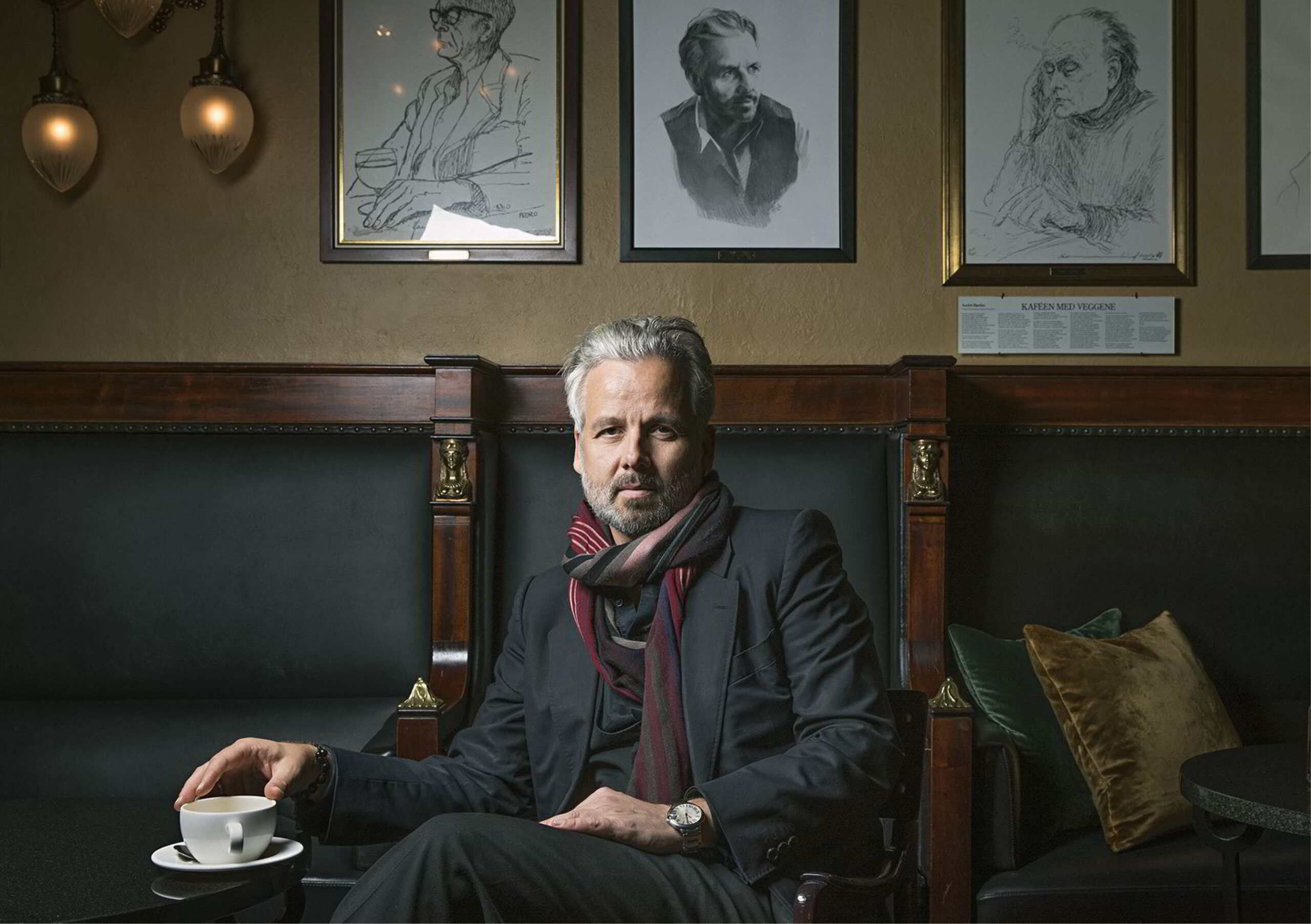 The Portraits In Theatercaféen